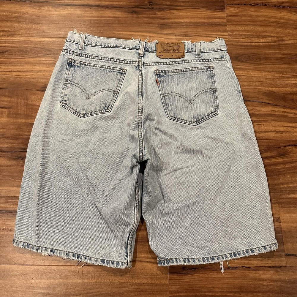 Vintage Levis 550 Shorts Mens 36 Blue Light Wash Relaxed Cutoff Denim Jorts